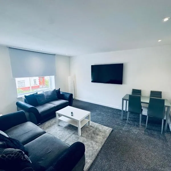 Modern 2 Bedroom with extra Loft Bedroom, hotel di Glasgow
