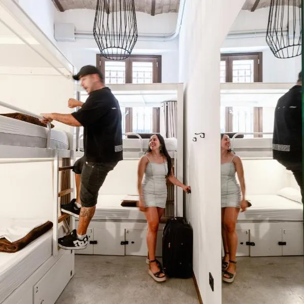 Black Swan Hostel Granada, hotel v destinaci Granada