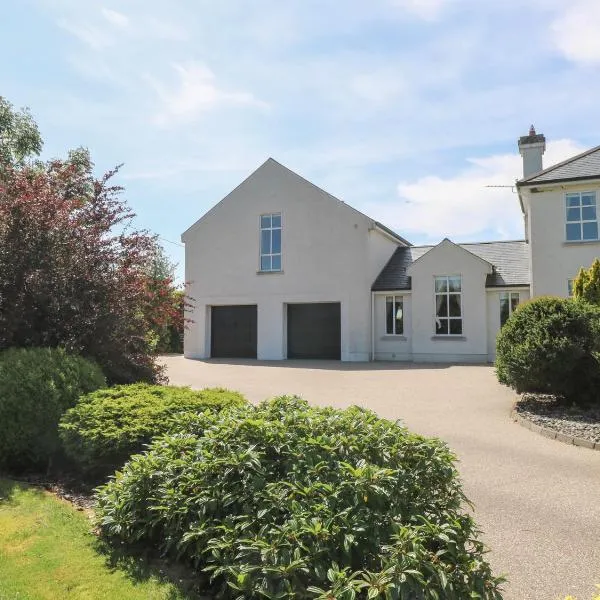 The East Wing Apartment, hotel in Claremorris