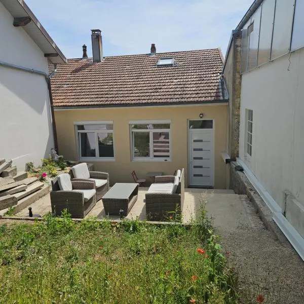 Petite maison, Oyonnax centre, hotel a Oyonnax