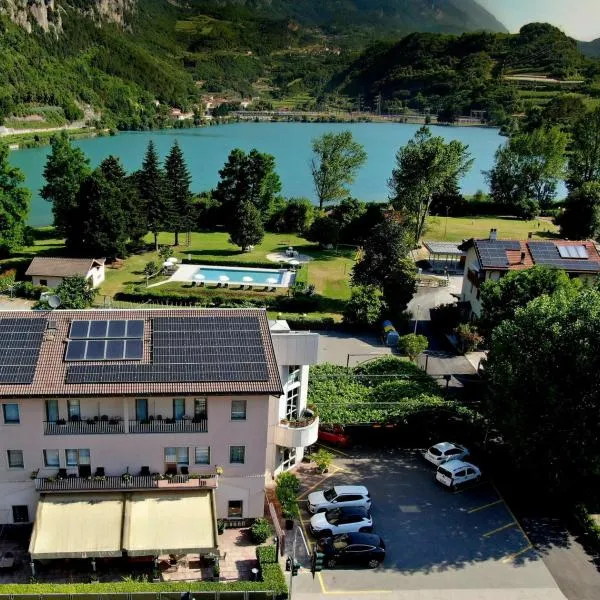 Albergo Miralaghi, hotel v destinácii Padergnone