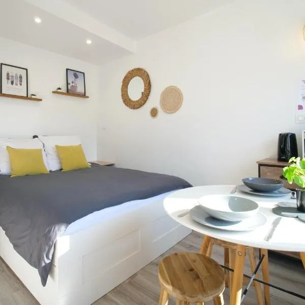 Cozy studio - ideal pour pros - parking - WiFi, hotel en Lorient
