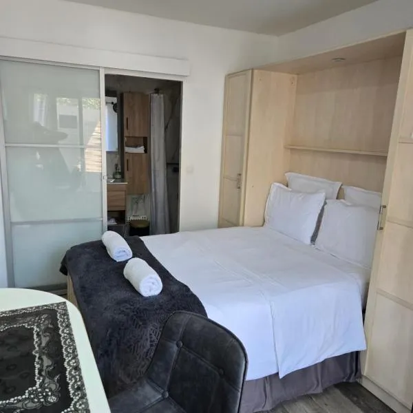 2 Chambres paisibles à La Trinité proche de Nice 15 mn, Monaco 20 mn et l'Italie 30 mn et aussi 2 Studios dans le même établissement, khách sạn ở La Trinité
