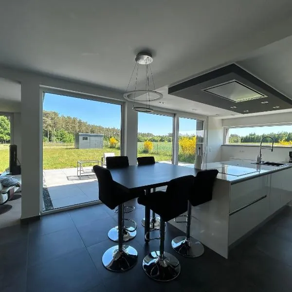 Chambre dans une maison de 4 logements,位于Étalle的酒店