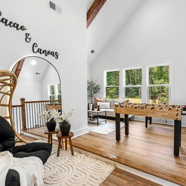 Cottage by Lake Hartwell Cocoa y Canoes, hotel em Westminster