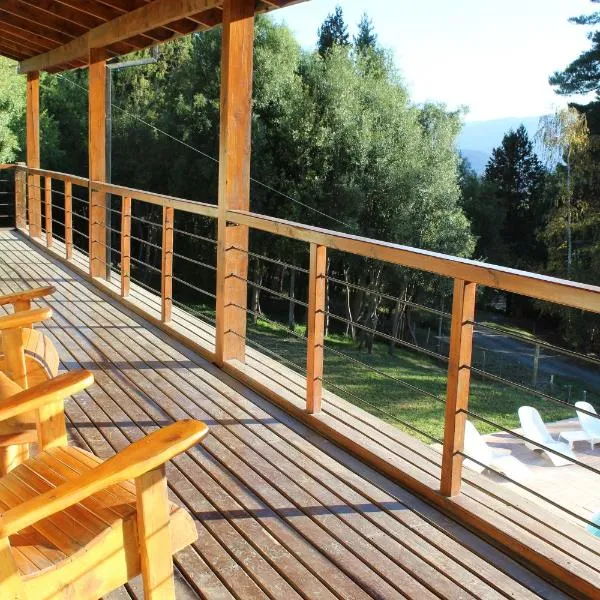 普安那维达社会俱乐部酒店，位于埃博森的酒店