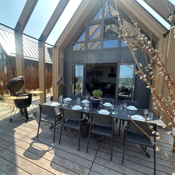 Beach villa at the IJsselmeer 8p, hotel in Enkhuizen