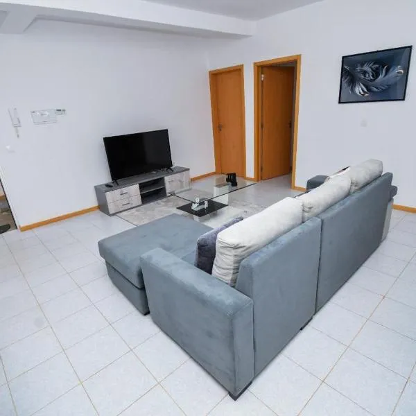 Apartment 3 minutes from Nelson Mandela Airport, hotel v destinaci Praia