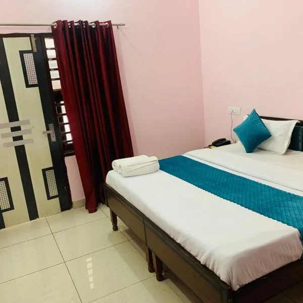 Mahadev Hotel !! Near Chandigarh Int'l Airport !, hótel í Chandigarh Airport