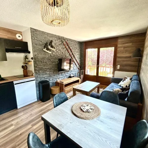 Appartement rénové au pied des pistes avec piscine, sauna, linge inclus et animaux acceptés, hôtel à Flumet