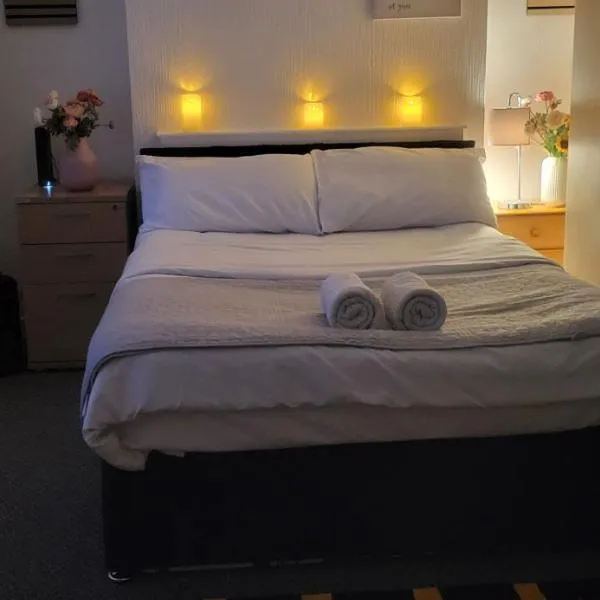 Lovely room like a home away home near the airport, hotel en Wythenshawe
