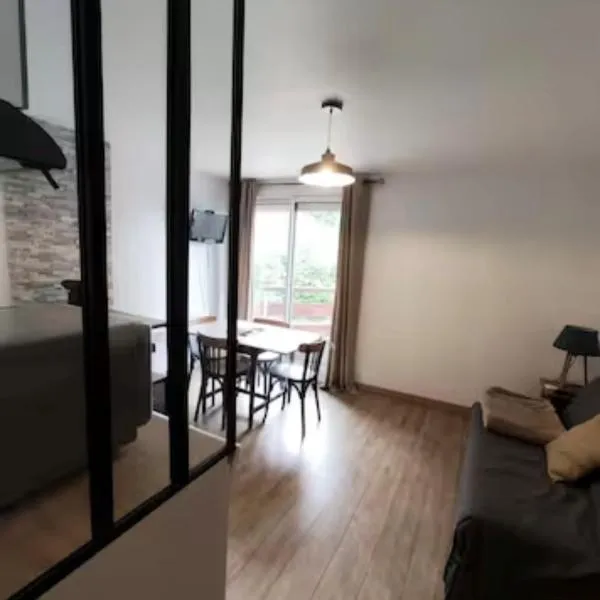 Le May'Hé - Studio cabine et balcon - Prapoutel les 7 Laux, hotel in Les Adrets