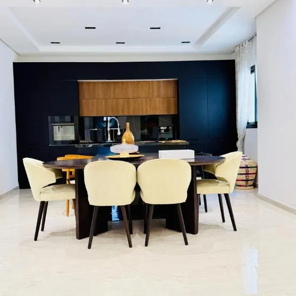 Holy City Gem Modern 4 Bedroom Apartment in Kairwan or Al Qayrawān, hotel in Kairouan