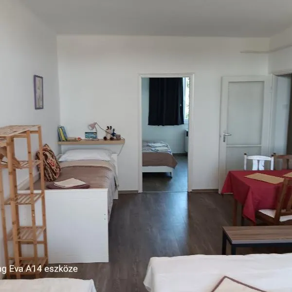 Familienfreundliches Apartment in Tiszafüred, khách sạn ở Tiszafüred