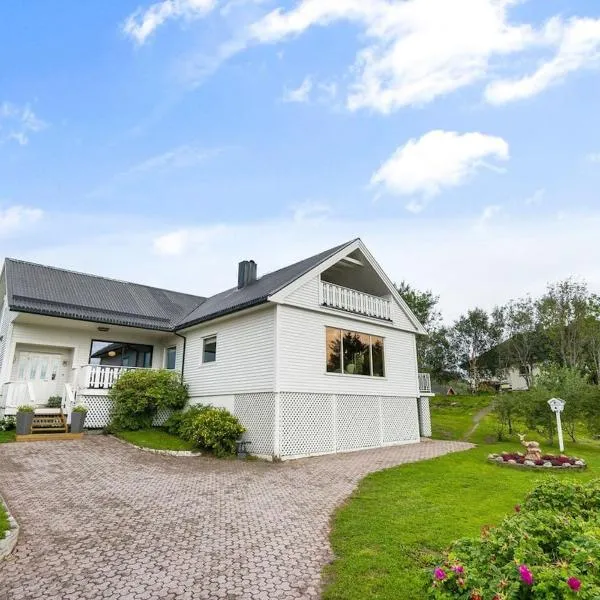 Lofoten Apartment 01, hotel in Vestvågøya
