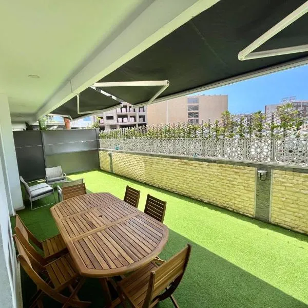 Appartement Agadir Bay , 3 chambres, piscine et jardin, hotel em Agadir