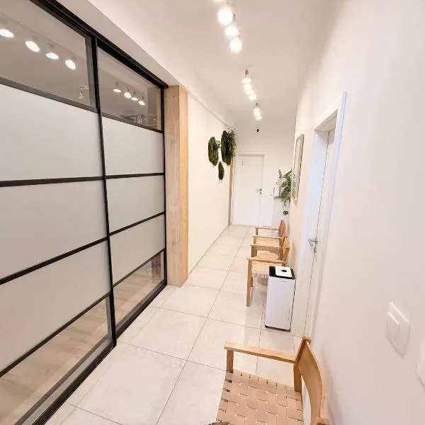 Luna Serene - Gym Rooms, hotel di Zadar