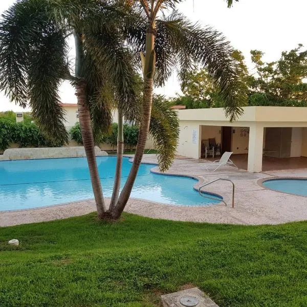 Gated Complex with Pool Balcony Near Attractions, khách sạn ở Pole Ojea