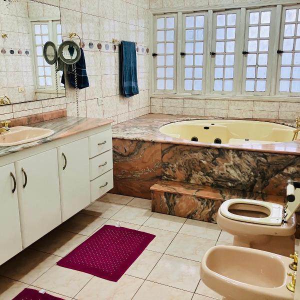 La Maison Brooklin Luxo Triplex 5 Quartos 4 suítes Ar Churrasqueira Hidro 10 Min Congonhas! - Foto 3