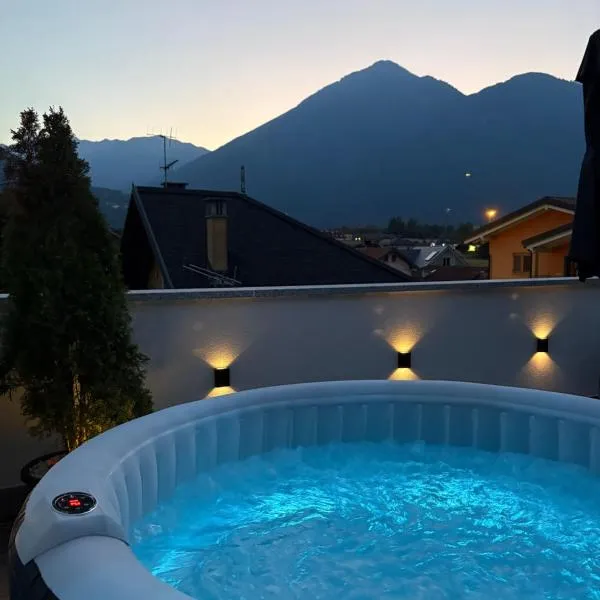 Appartamento con Terrazza e Jacuzzi Privata, hotel v destinaci Domodossola