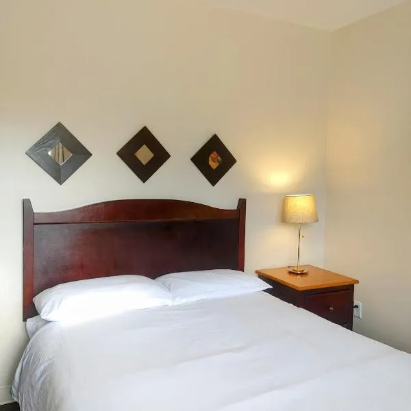 Hotel Le Must, hotel in Saint-Marc-des-Carrières