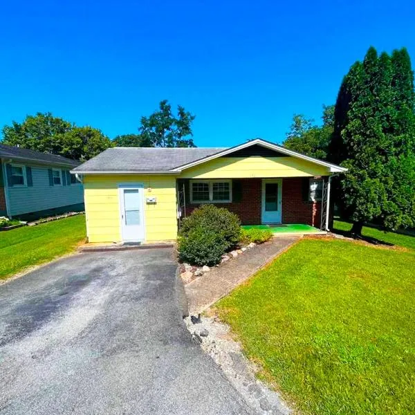 Centralized Modern Home in Johnson City, hotel a Johnson City