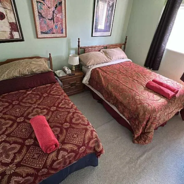 Cozy Nook in Fraser Valley Getaway With Breakfast, hotel em Abbotsford