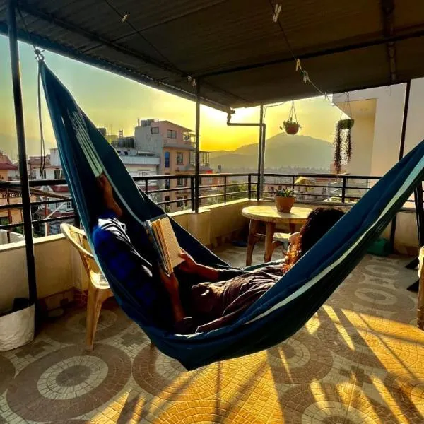 Family Home with Rooftop access and Mountain View, hotell Katmandus