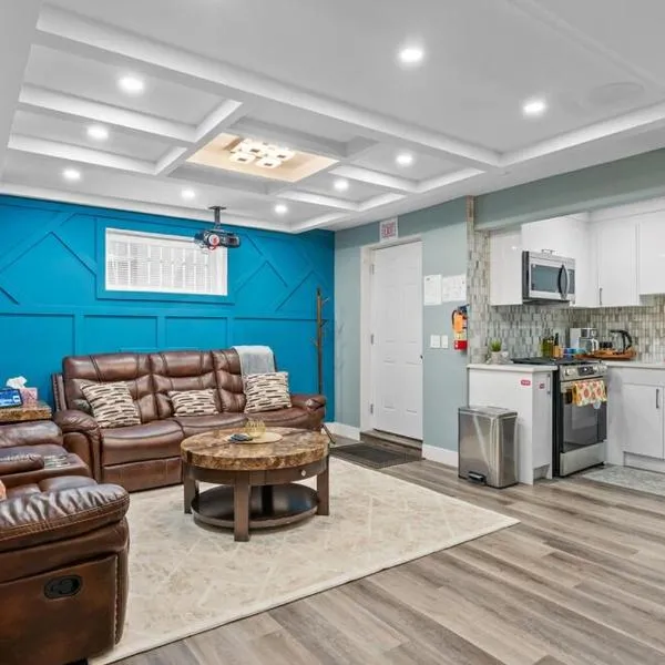 Private Family Entertainer's Suite, Hotel in Calgary
