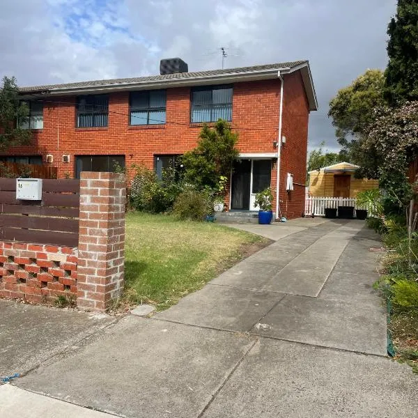Home in Laverton 19 Minutes to Melbourne CBD, hotel in Laverton