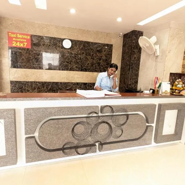 HOTEL CORPORATE PALACE Near Terminal 3 WITH- FREE AIRPORT PICKUP and DROP, hotel v destinaci Jāmb