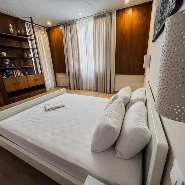 Sofia Luxury Apartments, hotel in Lechaio