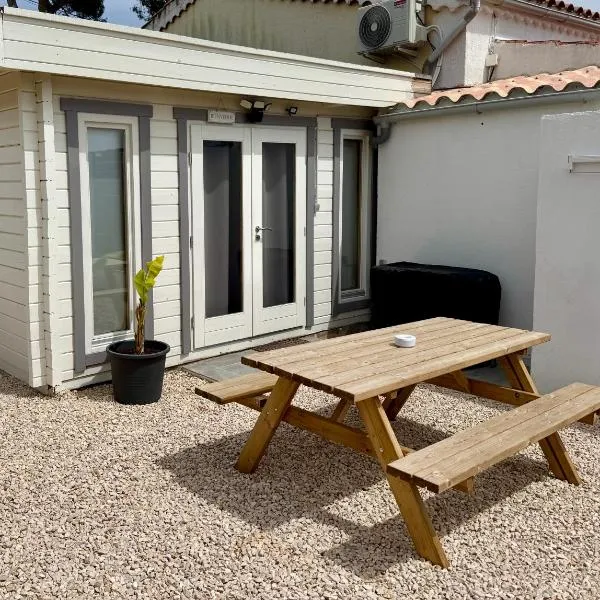 Chalet Ceyrénité, hotel v destinácii Ceyreste