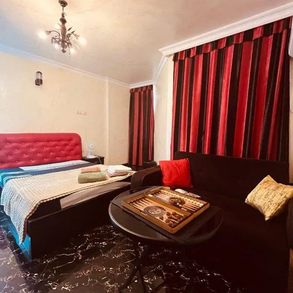 Spacious studio 5 min to the sea, hotel in Batumi