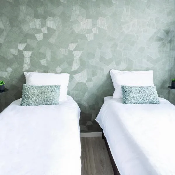 Trendy Room w Free Parking & Private Bathroom, hotel u gradu 'Raamsdonksveer'