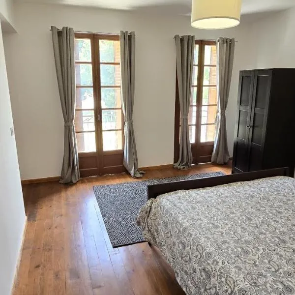 Pyrenean Pursuits, hotel in Biert