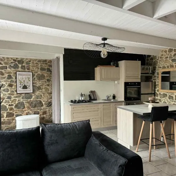 Maison en pierre, hotel in Trémeven