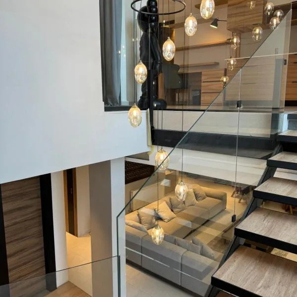 Luxury Duplex rooftop in Abdoun, Hotel in Amman