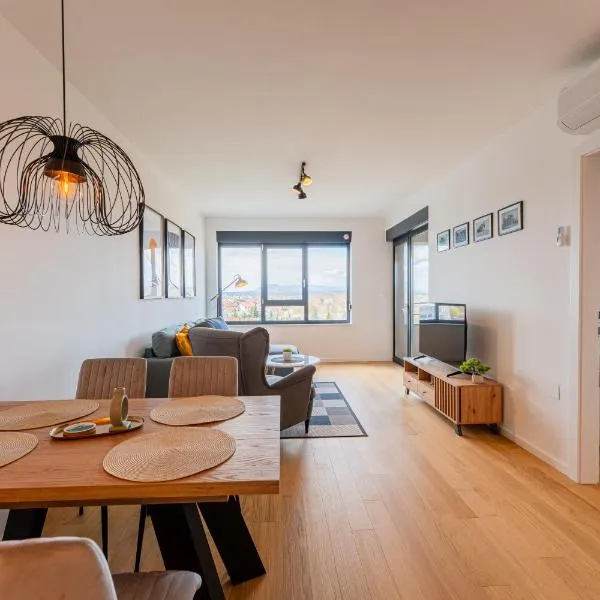 Flex SelfCheckIns 142 - Zagreb - Bedroom - Garage - Loggia, hotel in Zagreb