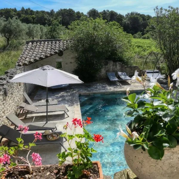Escapade romantique en Drôme, vue sur les vignes, Hotel in Solérieux