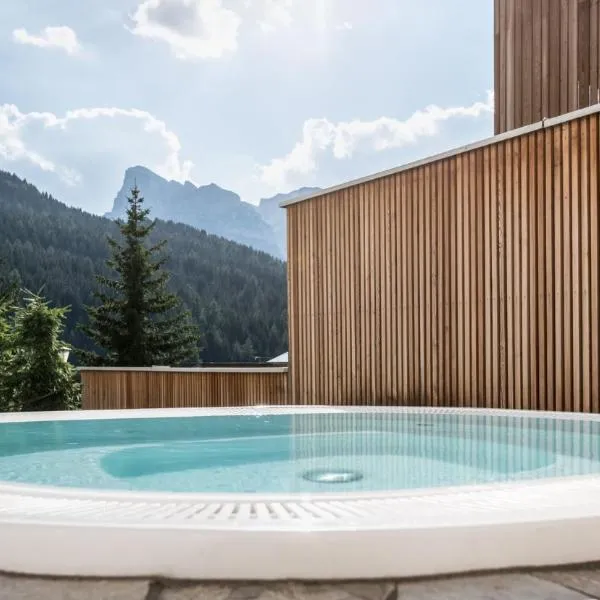 Hotel La Fradora - Dolomites Hotel, hótel í San Cassiano