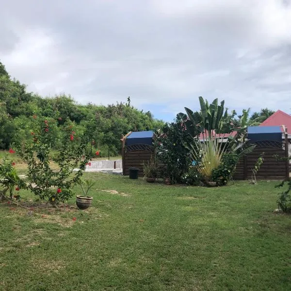 Aichi's lodges -gîtes, hotel in Capesterre-de-Marie-Galante