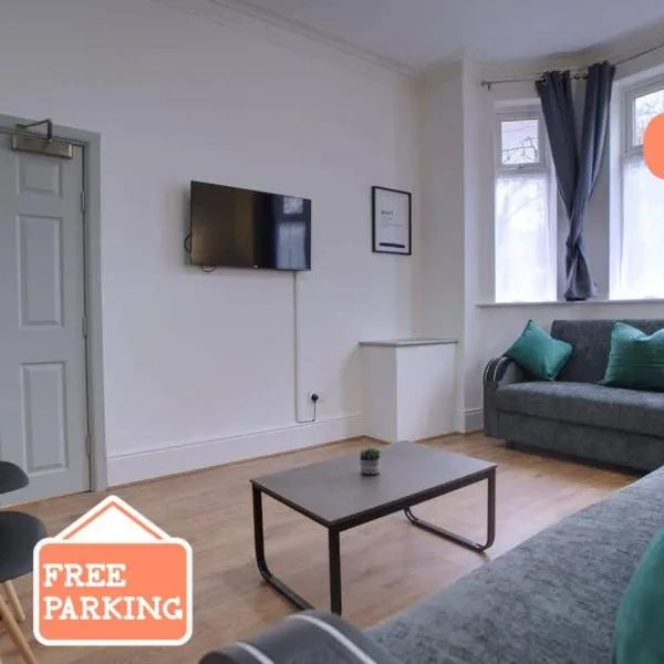 6 Bed Manchester Home Sleeps 18 Free Parking, hotel a Manchester