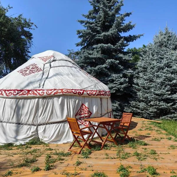 70 Years Old Yurt Experience Almaty, khách sạn ở Almaty