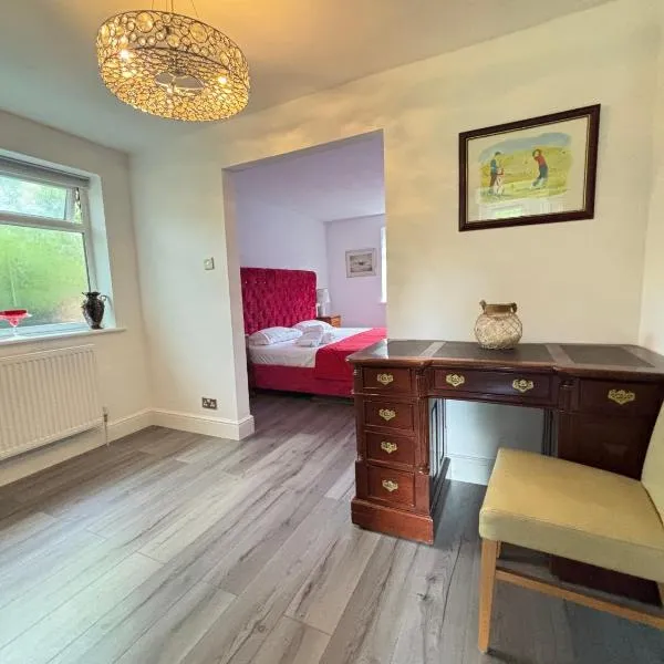 The Luxe 2BR Specious Bungalow - Garden & Parking, khách sạn ở Bradenham