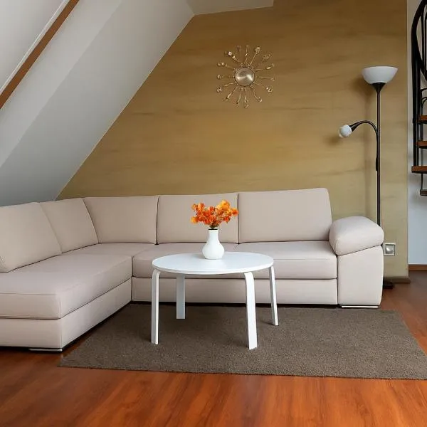 Dwupoziomowy apartament zielone spokojne rodzinne, hotel v destinaci Wysoka