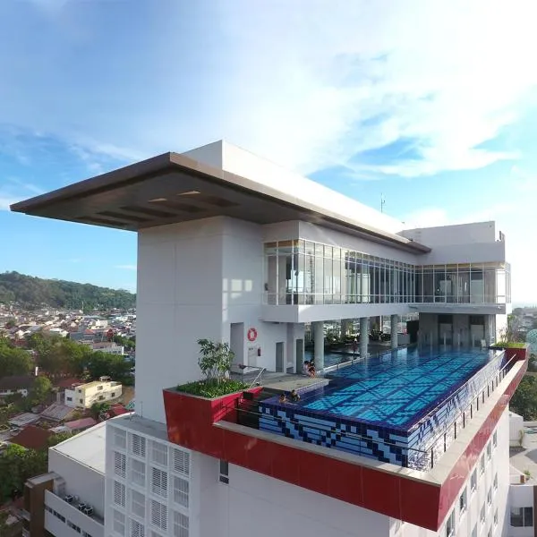 The ZHM Premiere Padang, hotel in Padang
