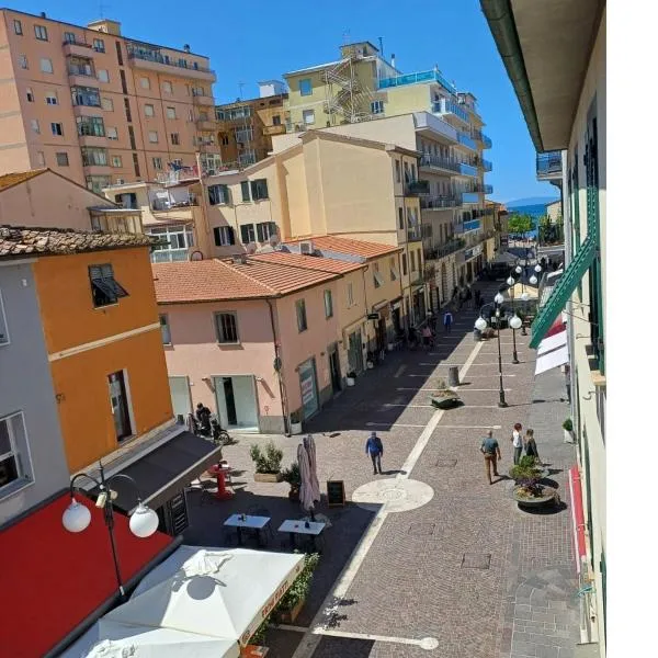 Centrale appartamento Via Roma, ξενοδοχείο σε Follonica