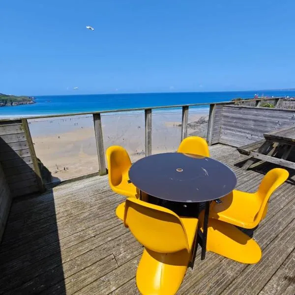 Cliff top apartment with breathtaking ocean views, hotel in Newquay