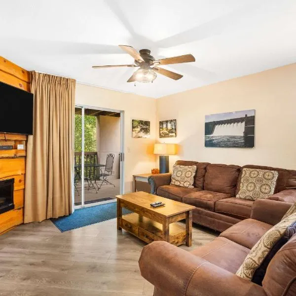 Cozy Timbers - Charming Condo for 6 with Resort-style Amenities, hotel in Branson